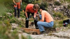 Ehrenamtliche aus den Niederlanden engagierten sich beim Erhalten von Wegen.