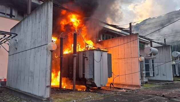 Meterhoch schlugen die Flammen empor.