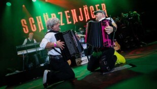 Davon hat Dominik Ofner lange geträumt: Mit der Schürzenjäger-Legende Freddy Pfister die Bühne ...