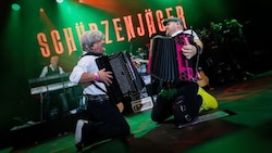 Davon hat Dominik Ofner lange geträumt: Mit der Schürzenjäger-Legende Freddy Pfister die Bühne ...