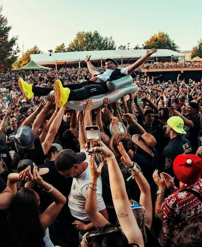 Die Fans tragen den steirischen Schürzenjäger auf Händen