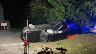 Der Unfallwagen wurde schwer beschädigt.