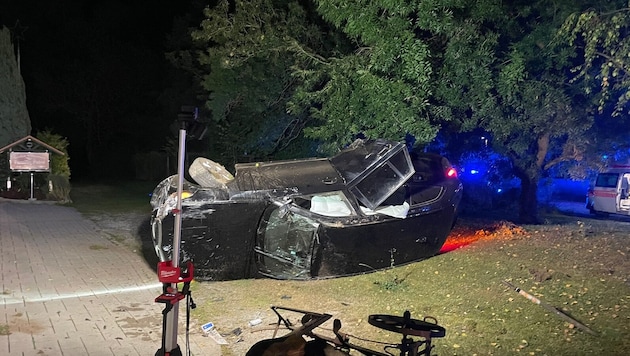 Der Unfallwagen wurde schwer beschädigt.
