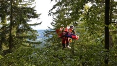 Der Verletzte wurde mit dem Hubschrauber ins Spital geflogen.