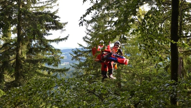 Der Verletzte wurde mit dem Hubschrauber ins Spital geflogen.