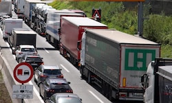 Ein gewohntes Bild auf der A10 – bald staut es Richtung Norden.