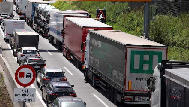 Ein gewohntes Bild auf der A10 – bald staut es Richtung Norden.