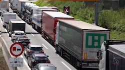 Ein gewohntes Bild auf der A10 – bald staut es Richtung Norden.
