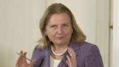 Ex-Außenministerin Karin Kneissl (Archivbild) lebt in Russland und fühlt sich dort bereits ...