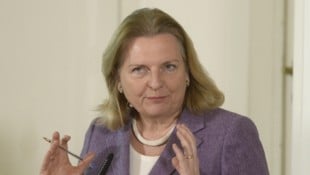 Die in Russland lebende Karin Kneissl sorgt erneut für einen Eklat. 