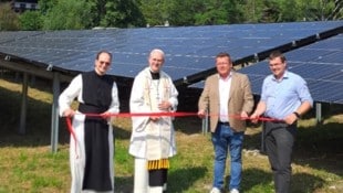 Auch bei der feierlichen Eröffnung der neuen Photovoltaik-Anlage strahlte die Sonne.