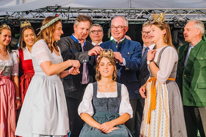 Laura I: Die Bundes-Weinkönigin wurde beim Wachauer Volksferst am Freitag gekrönt.