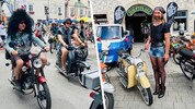 Verrückte Verkleidungen und kreative Zweiräder – auch heuer nahmen wieder 500 begeisterte ...