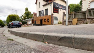 Im Norden Frankreichs ist ein Autofahrer nach einer Auseinandersetzung in einer Bar in eine ...