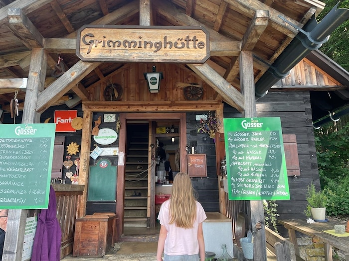 Urige Hütte am Fuße des Heimatbergs.