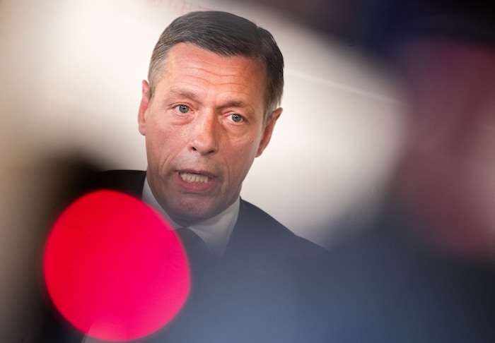 Um seinen Tod gibt es viele Mythen.