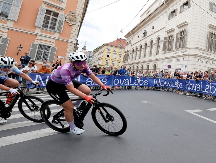 Zahlreiche Rad-Begeisterte kamen an die Strecke und feuerten die Athleten an.