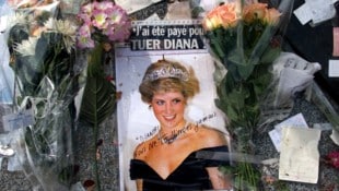 Mit Blumen gedachten die Menschen weltweit der ums Leben gekommenen Diana. 