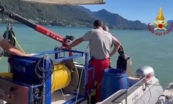Der Comer See liegt rund 80 Kilometer nördlich von Mailand und zählt mit mehr als 400 Metern ...