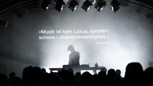 Ex-Jedermann Lars Eidinger trat in der Nacht auf Samstag als DJ im Salzburger Rockhouse auf.