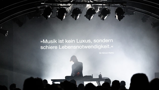 Ex-Jedermann Lars Eidinger trat in der Nacht auf Samstag als DJ im Salzburger Rockhouse auf.