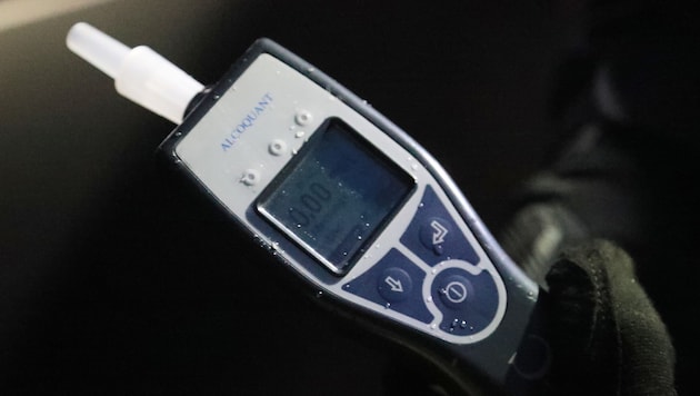 Sowohl bei ihr als auch bei einem Senior wurden hohe Promille-Werte gemessen (Symbolbild)