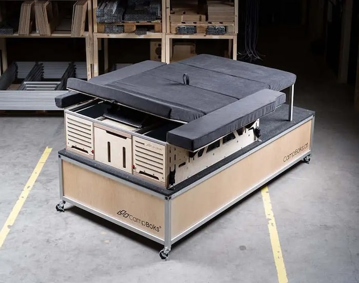 Einfach zusammenklappen und schon hat man ein bequemes Doppelbett.