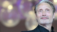 Mads Mikkelsen (59) gefällt wohl auch vielen Frauen mit Dauerwelle. Er selbst hasste seine ...