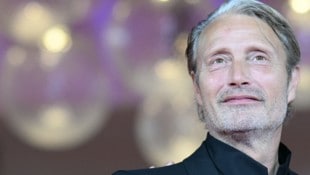 Mads Mikkelsen (59) gefällt wohl auch vielen Frauen mit Dauerwelle. Er selbst hasste seine ...