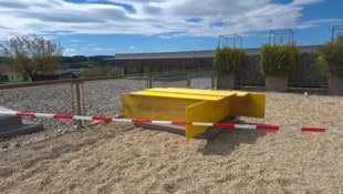 Die Unfallstelle – eine Glaskuppel am Dach des Gebäudes – wurde mittlerweile abgeriegelt.