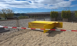 Die Unfallstelle – eine Glaskuppel am Dach des Gebäudes – wurde mittlerweile abgeriegelt.