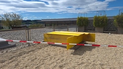 Die Unfallstelle – eine Glaskuppel am Dach des Gebäudes – wurde mittlerweile abgeriegelt.