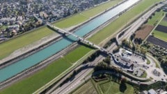 Rund 650 Meter südlich der Rheinbrücke zwischen Lustenau und Au soll die neue Radbrücke ...