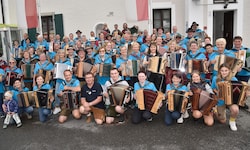 Mehr als hundert Musiker reisten an und spielten gemeinsam auf.