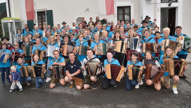 Mehr als hundert Musiker reisten an und spielten gemeinsam auf.