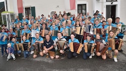 Mehr als hundert Musiker reisten an und spielten gemeinsam auf.