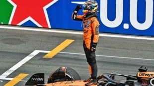 McLaren-Pilot Oscar Piastri durfte jubeln. Sein Teamkollege Lando Norris schied auf Platz zwei ...