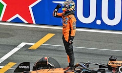 McLaren-Pilot Oscar Piastri durfte jubeln. Sein Teamkollege Lando Norris schied auf Platz zwei ...