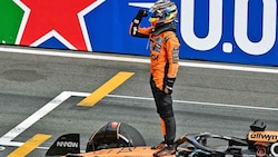 McLaren-Pilot Oscar Piastri durfte jubeln. Sein Teamkollege Lando Norris schied auf Platz zwei ...