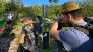 Das Bergsymbol wurde mit Muskelkraft auf den Berg getragen.