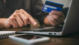 Auf Konten in Frankreich und Großbritannien überwies der Tiroler das Geld.