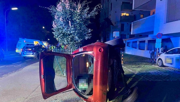 Eine Frau musste über den Kofferraum geborgen werden.