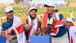 2023 beim Ryder Cup hielt Sepp Straka (re.) den Pokal in den Händen. Ob er heuer in New York ...