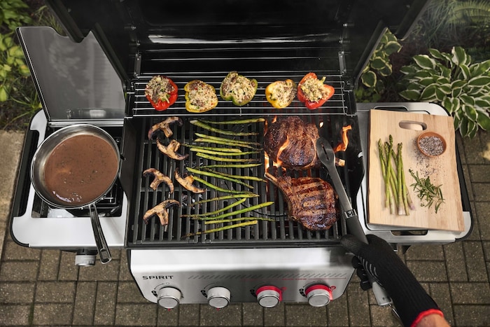 Platz ist auf dem Weber-Spirit-Grill mehr als genug.