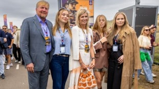 Prinzessin Alexia, im Bild zwischen Königin Máxima und Kronprinzessin Amalia, versetzt die Fans ...