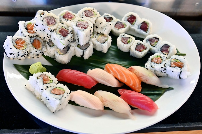 Besonders zu Sushi werden die Sojasauce-Fischerl serviert.