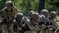 Grundwehrdiener bei einer Übung