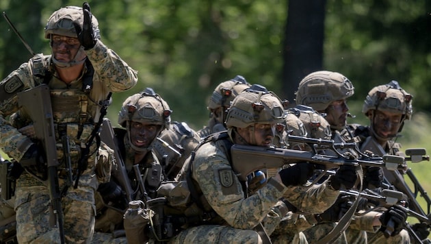 Grundwehrdiener bei einer Übung