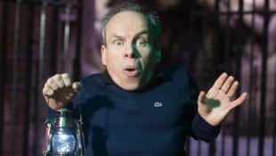 Warwick Davis verkörpert erneut die Rolle von Professor Flitwick! 