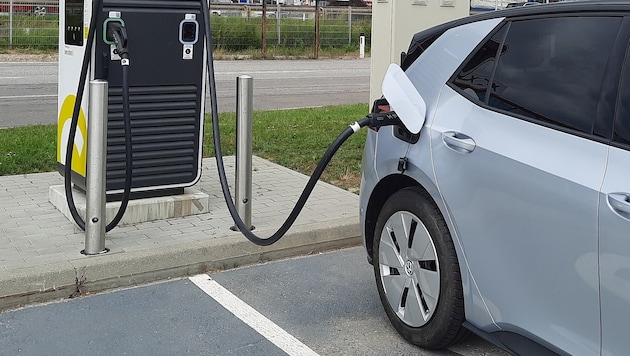 Ein Elektroauto kostet im Schnitt 35.353 Euro.